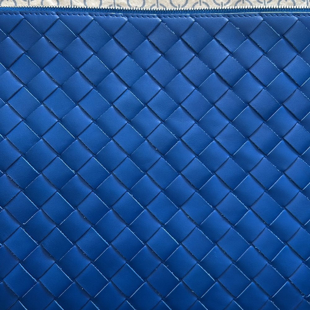 Bottega Veneta Cobalt Blue Intrecciato Zip Clutch - Picture 4 of 12